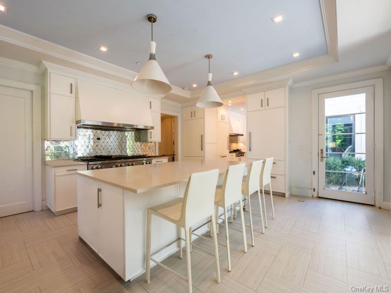 16 Ridge Drive E, Great Neck, NY 11021