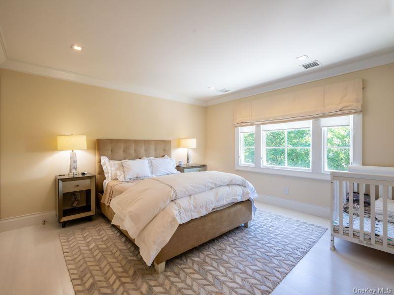 16 Ridge Drive E, Great Neck, NY 11021