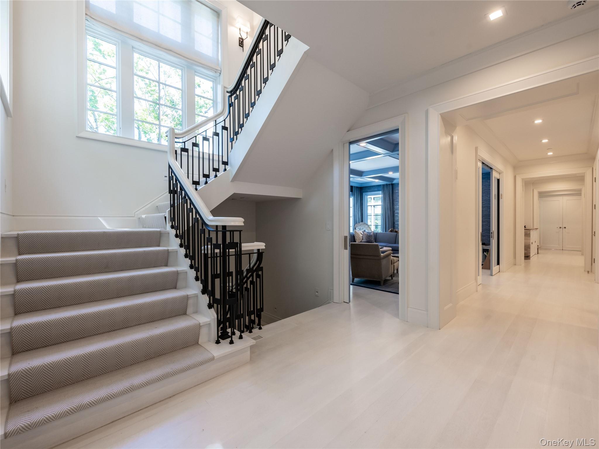 16 Ridge Drive E, Great Neck, NY 11021