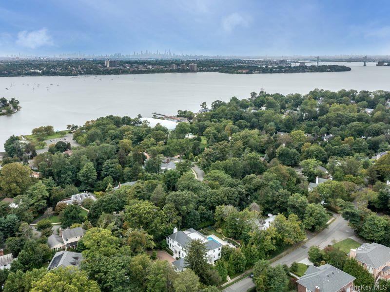 16 Ridge Drive E, Great Neck, NY 11021