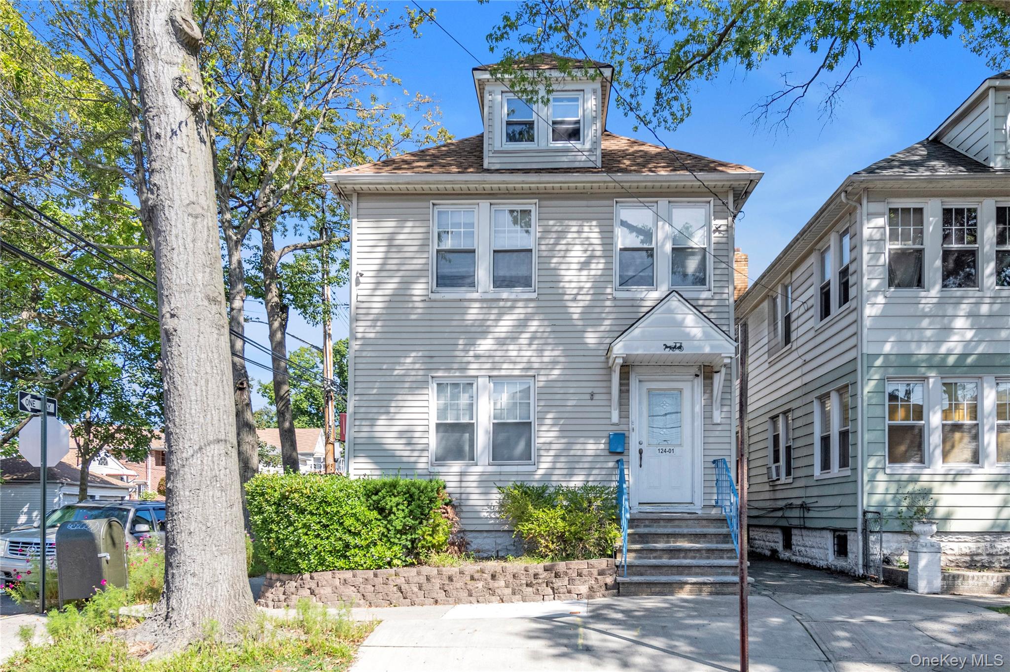 12401 9th Avenue, College Point, NY 11356
