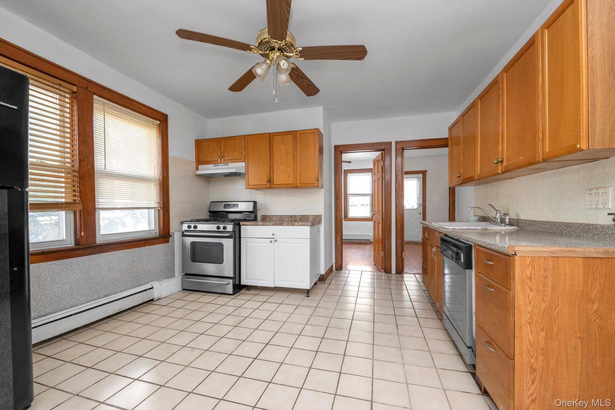 12401 9th Avenue, College Point, NY 11356