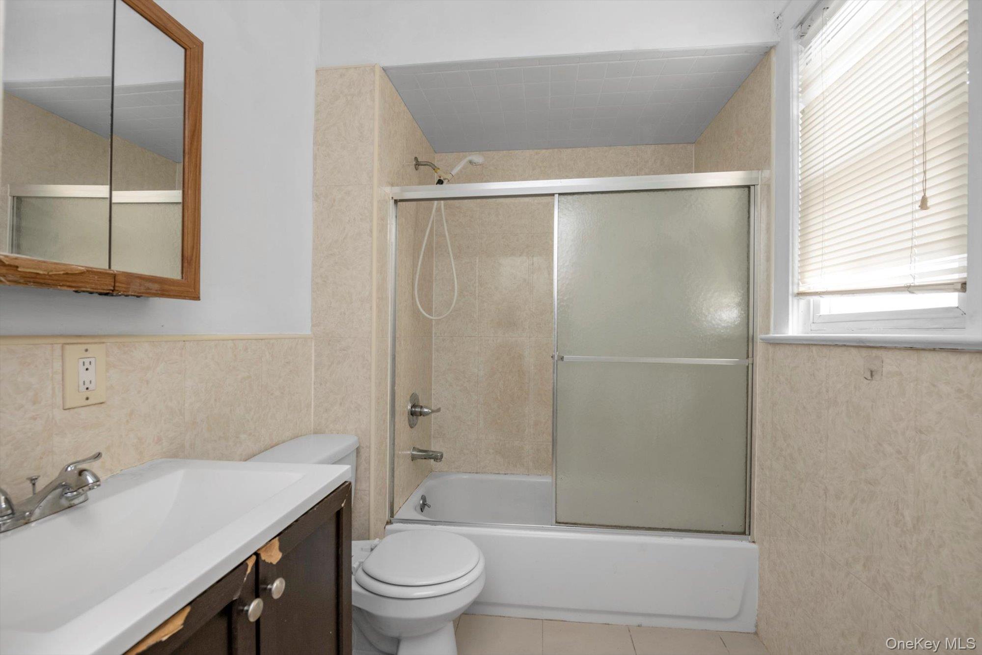 12401 9th Avenue, College Point, NY 11356