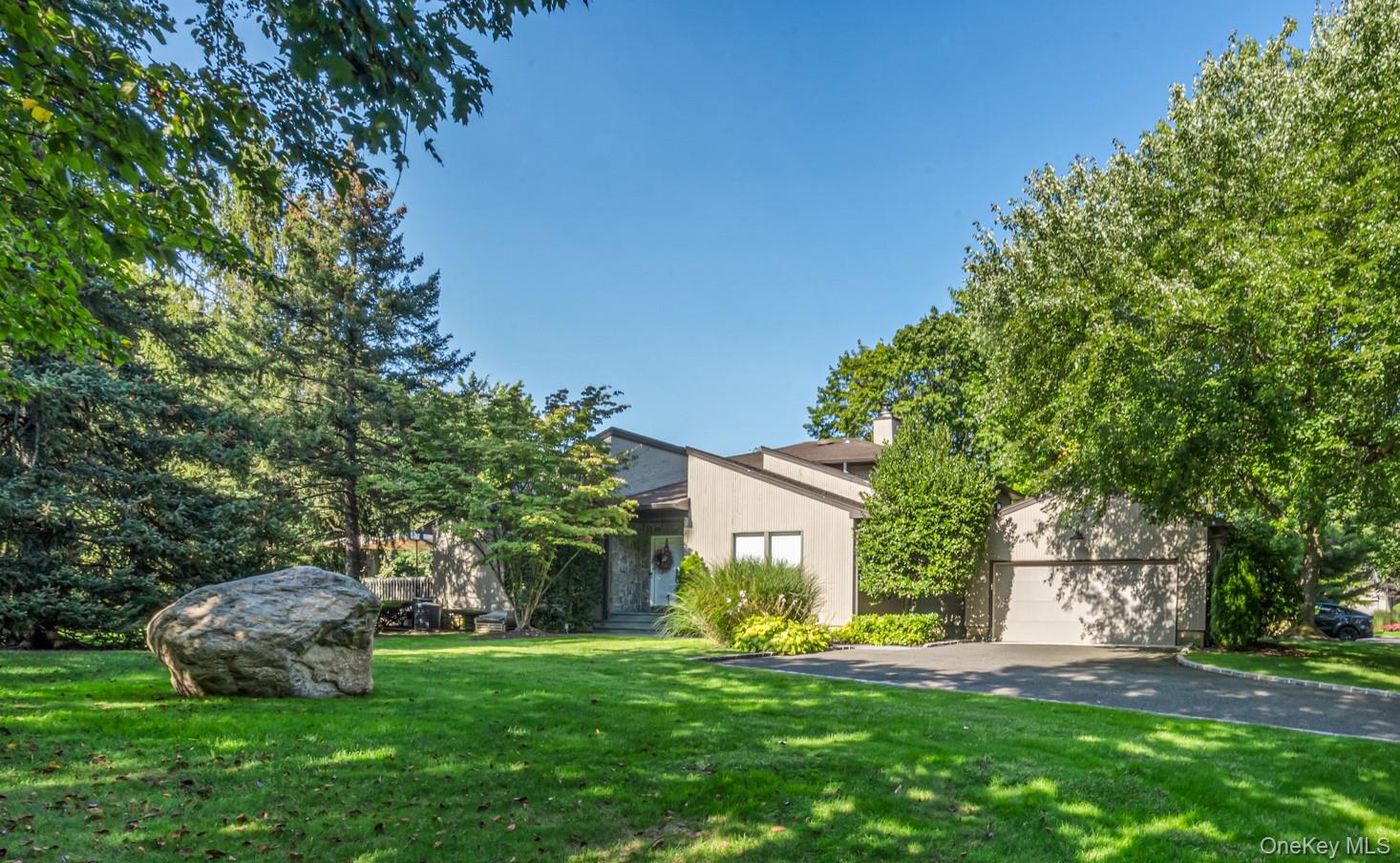 40 Doral Drive # 40, Manhasset, NY 11030