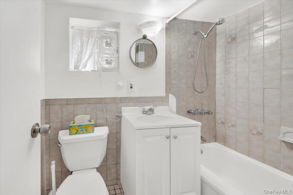 656 Wilcox Avenue, Bronx, NY 10465