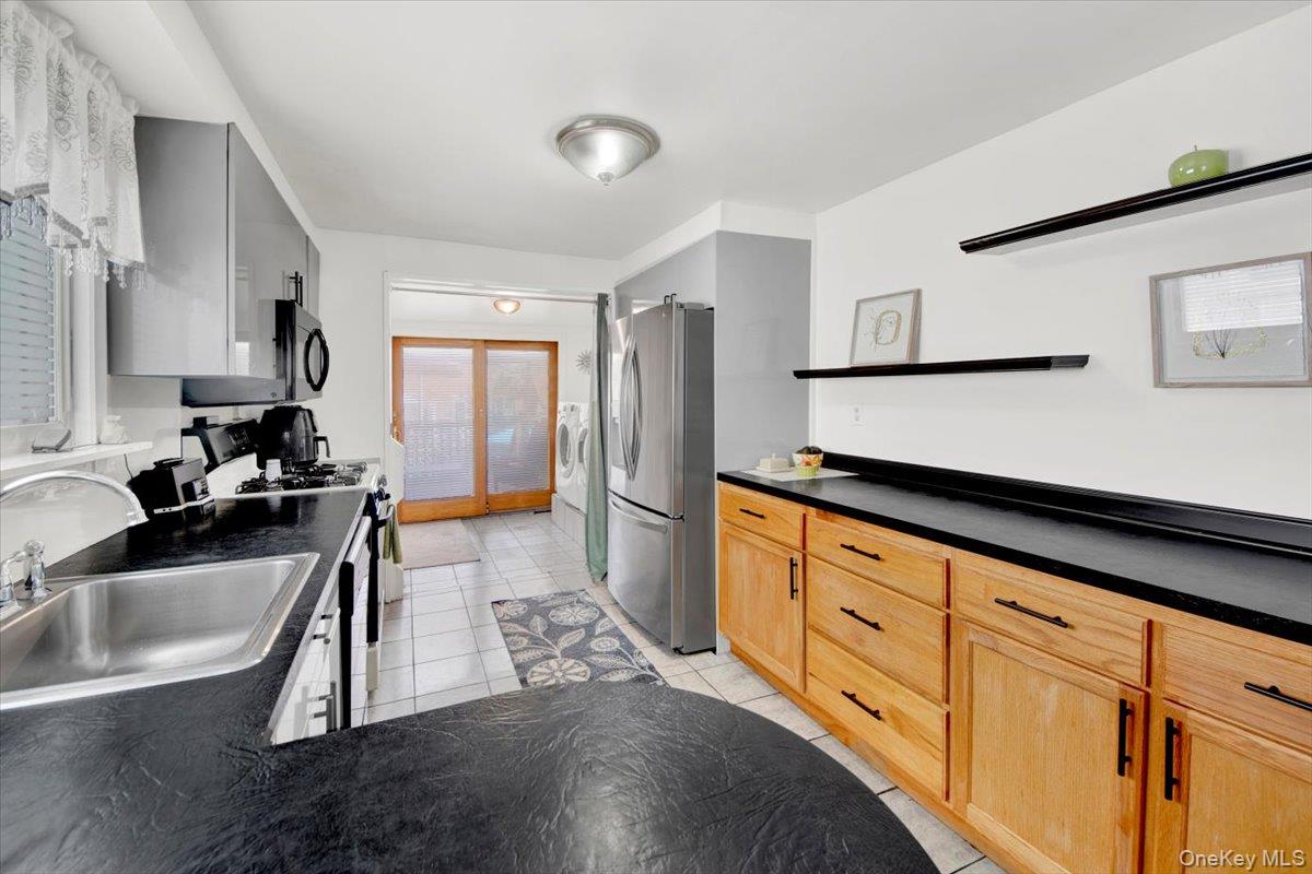 656 Wilcox Avenue, Bronx, NY 10465