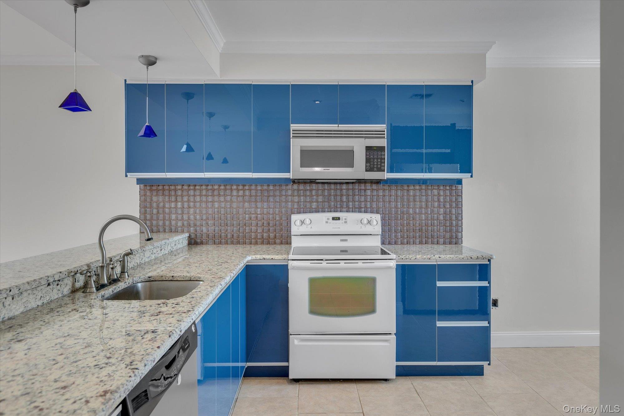 209 Fox Hill Drive, Baiting Hollow, NY 11933