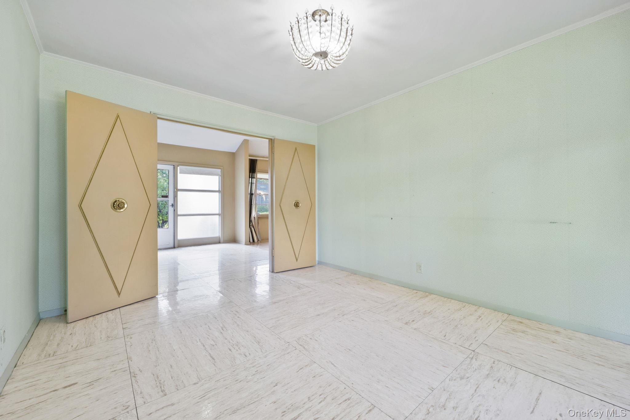 28 Hayhurst Road, New Rochelle, NY 10804