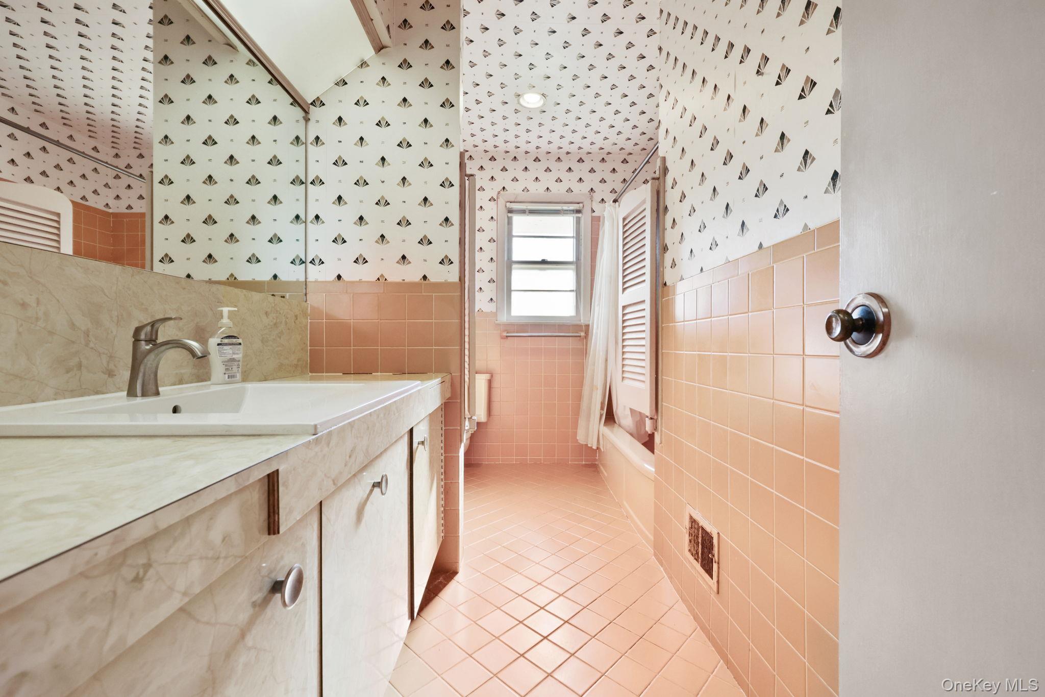 28 Hayhurst Road, New Rochelle, NY 10804