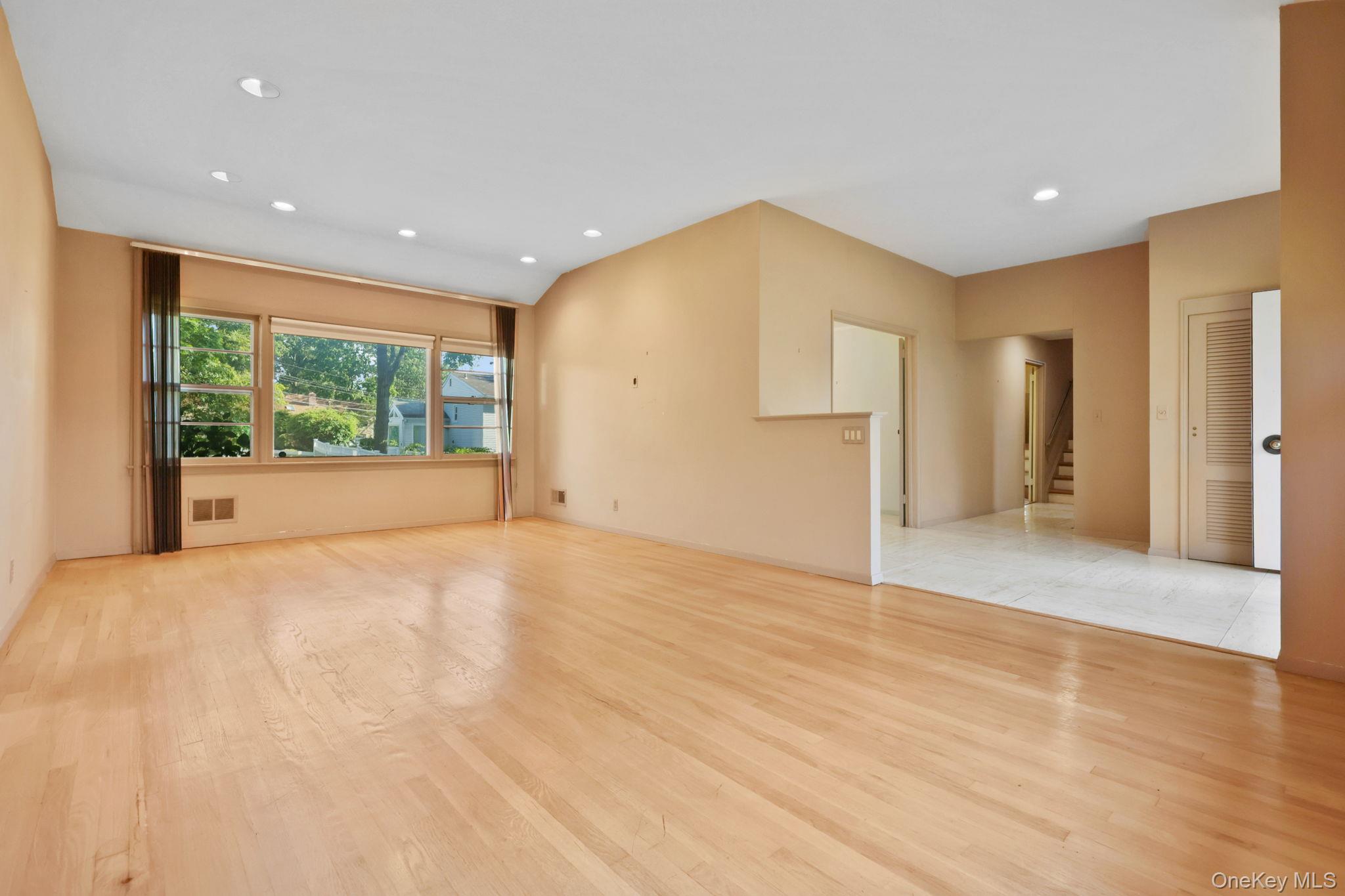 28 Hayhurst Road, New Rochelle, NY 10804