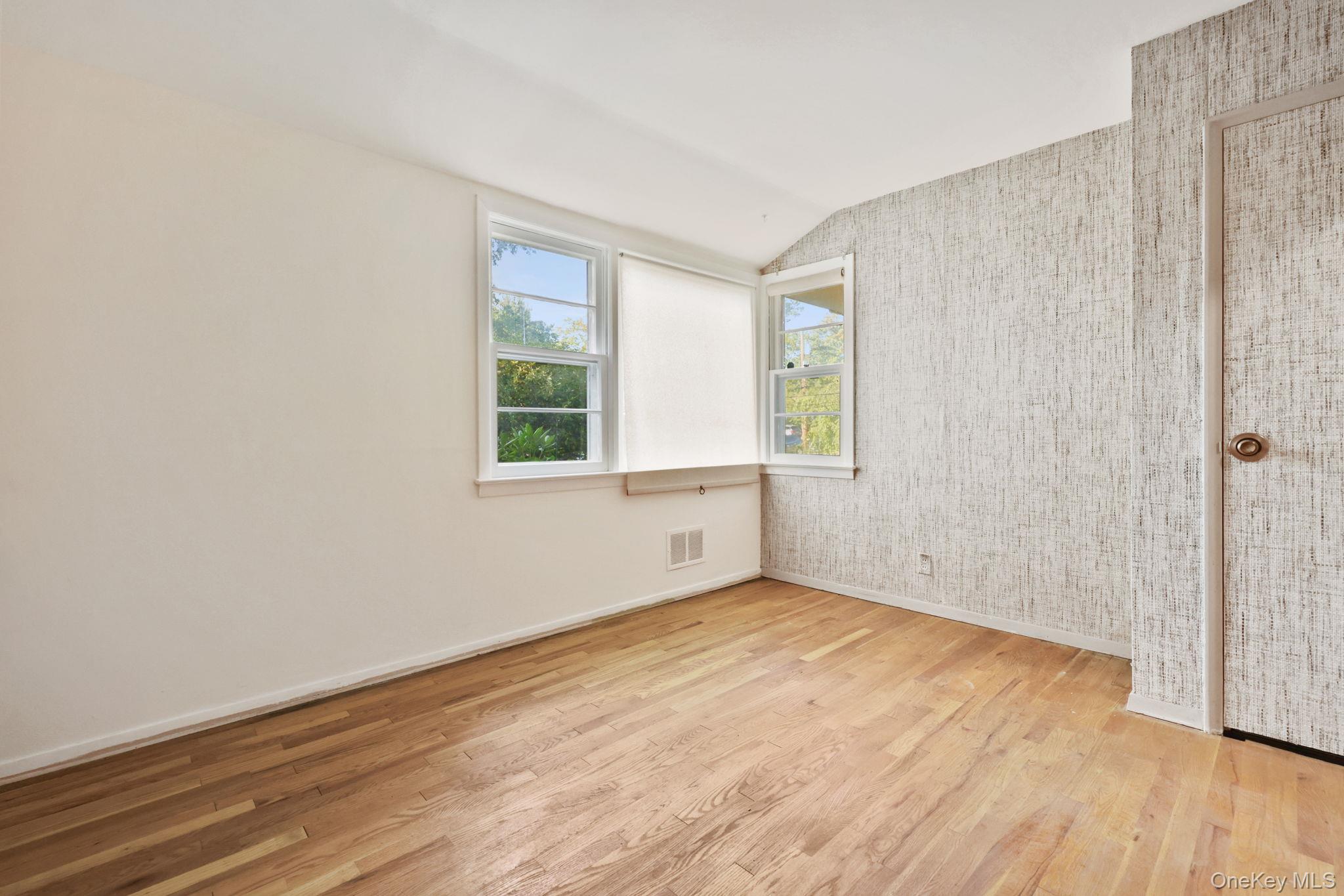 28 Hayhurst Road, New Rochelle, NY 10804