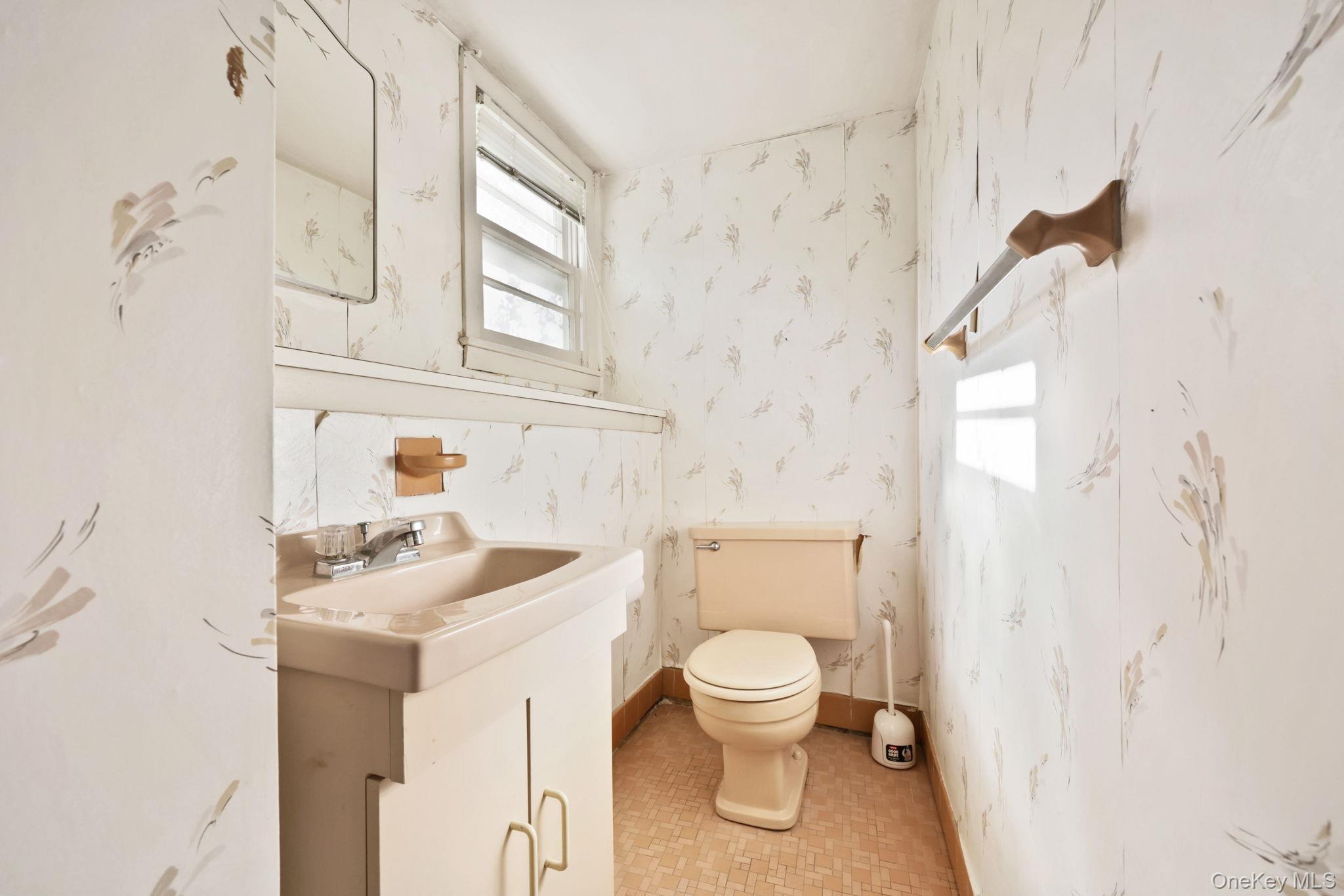 28 Hayhurst Road, New Rochelle, NY 10804