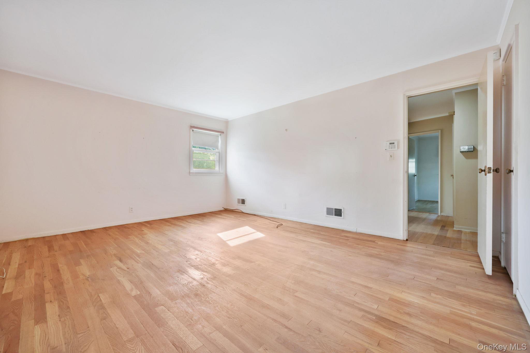 28 Hayhurst Road, New Rochelle, NY 10804