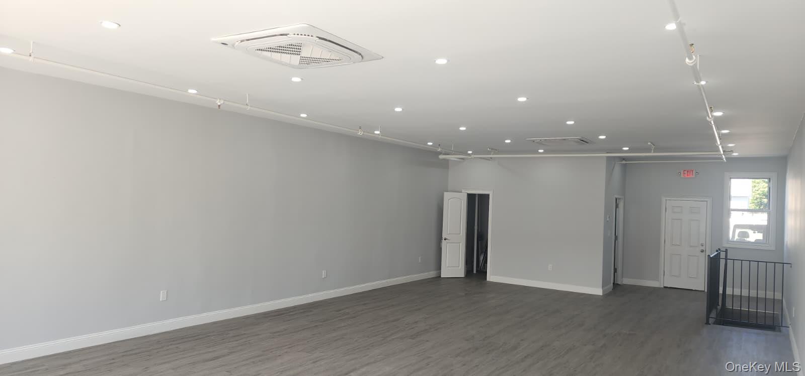 660 Port Washington Boulevard, Port Washington, NY 11050