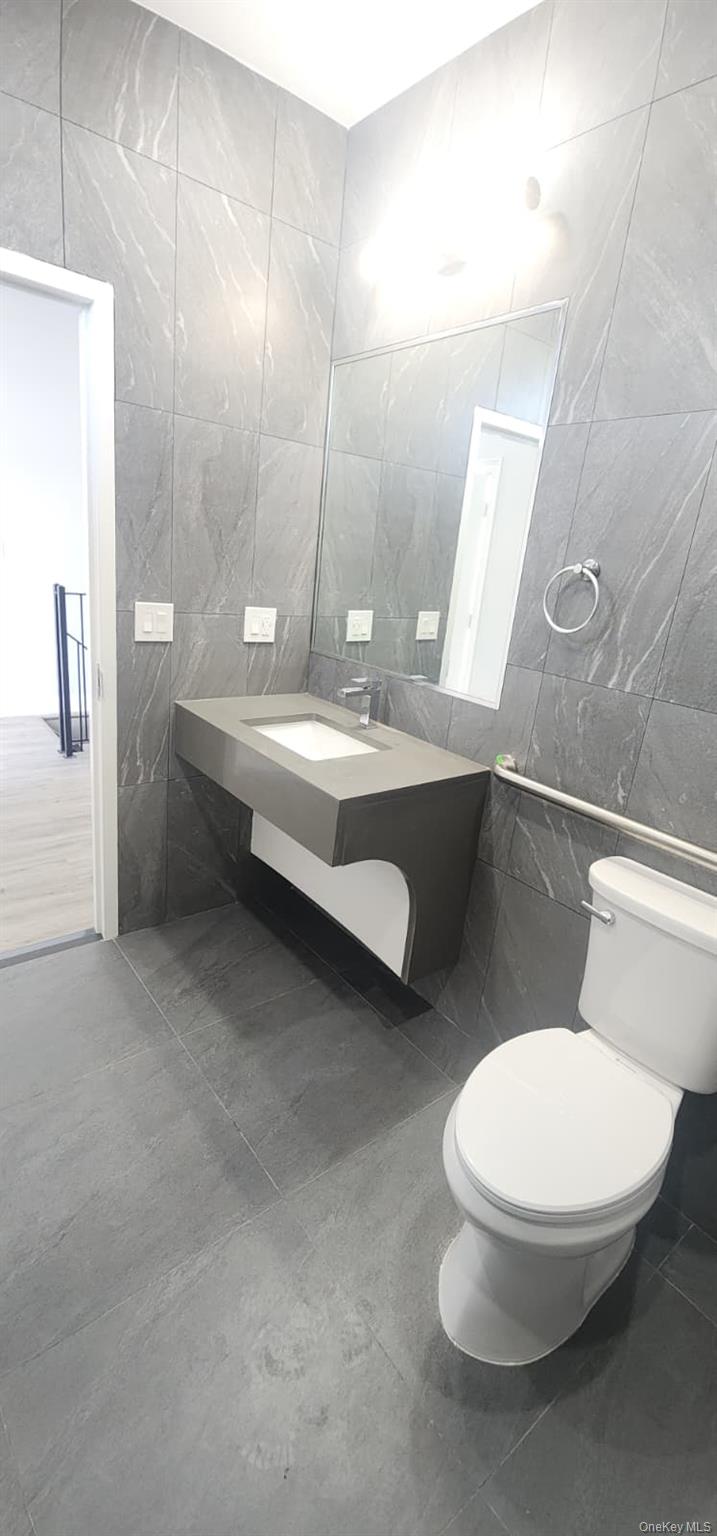 660 Port Washington Boulevard, Port Washington, NY 11050