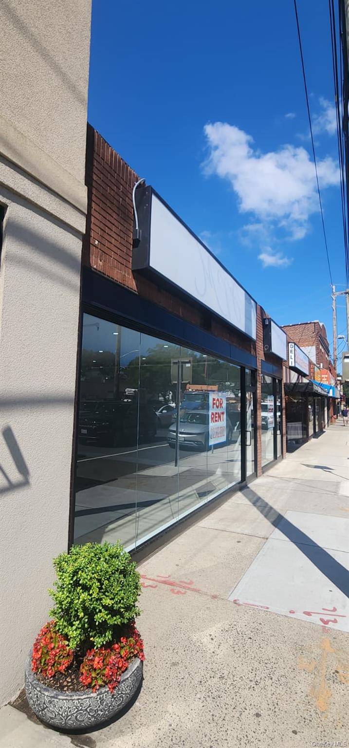 660 Port Washington Boulevard, Port Washington, NY 11050