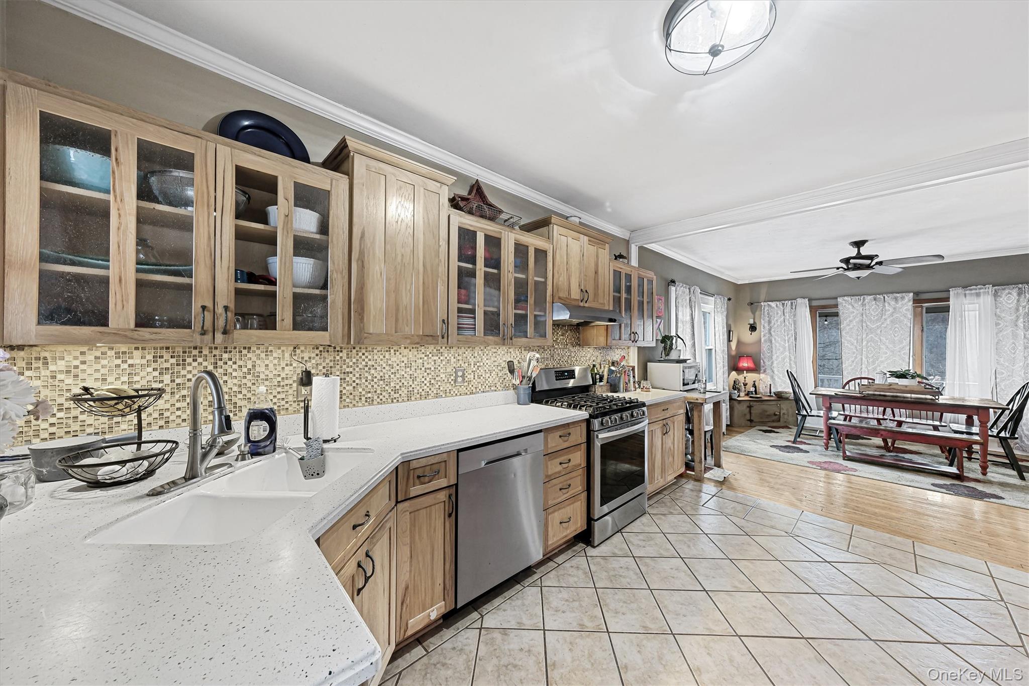 98 North Road, Highland, NY 12528