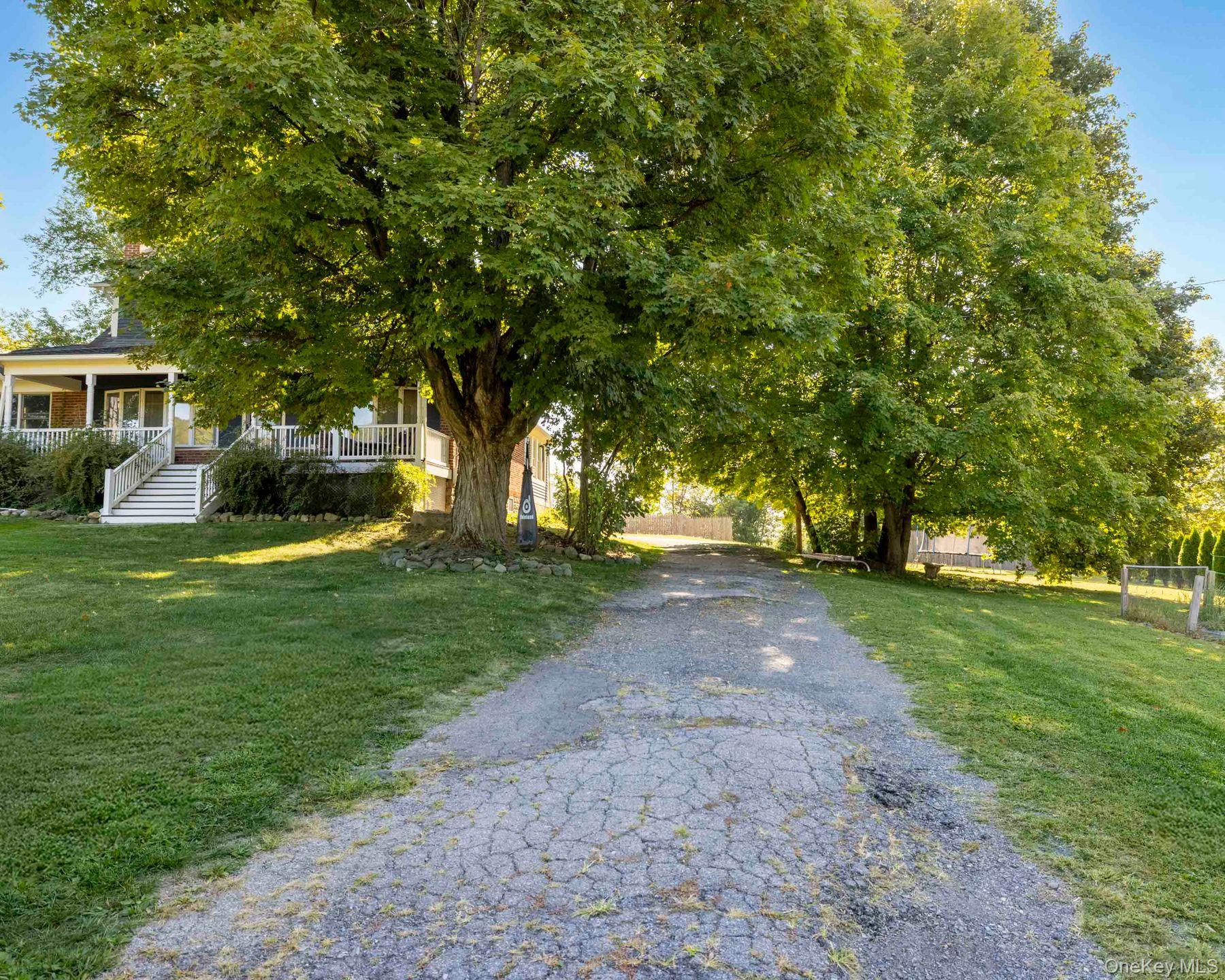 98 North Road, Highland, NY 12528