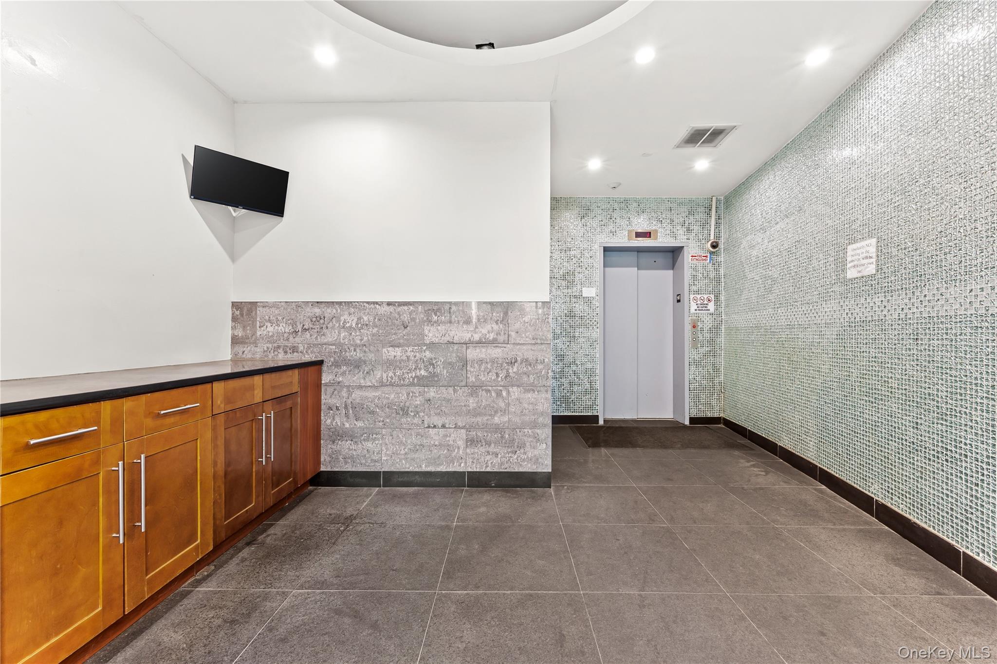 95-08 65th Road # 3C, Rego Park, NY 11374