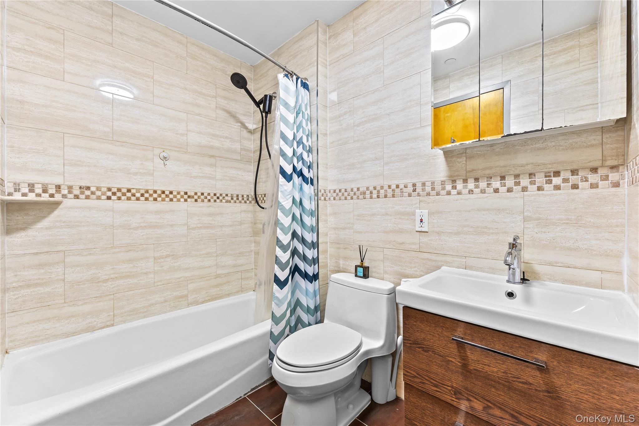 95-08 65th Road # 3C, Rego Park, NY 11374