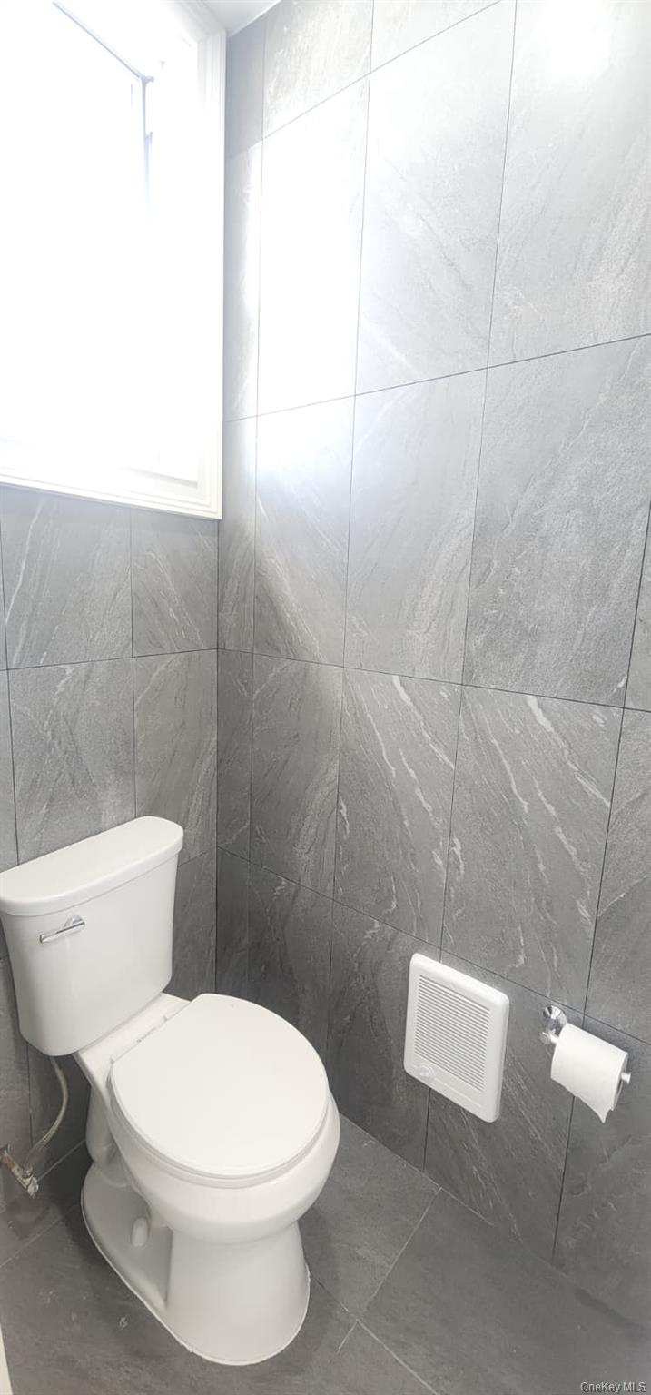 664 Port Washington Boulevard, Port Washington, NY 11050