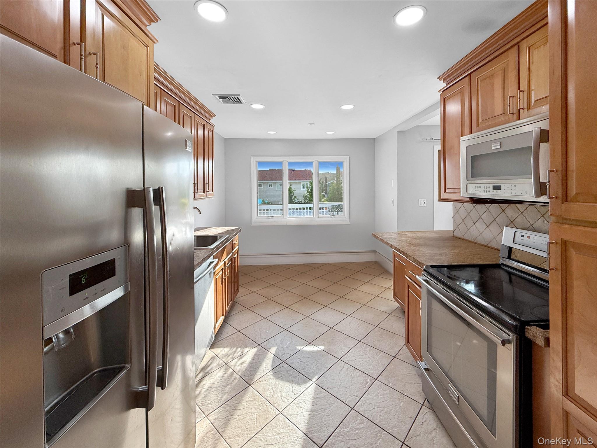 86 Empire Boulevard, Island Park, NY 11558