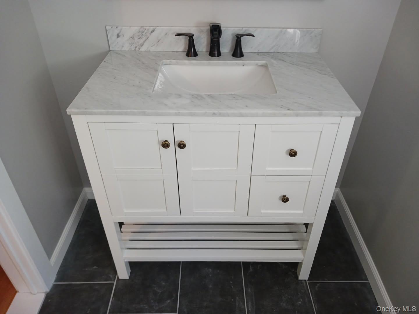 5 Watergate Drive, Amawalk, NY 10501