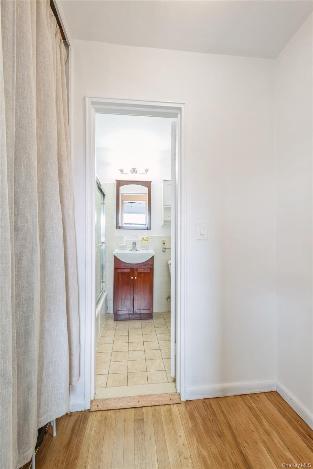 4 Birchwood Court # 5A, Mineola, NY 11501