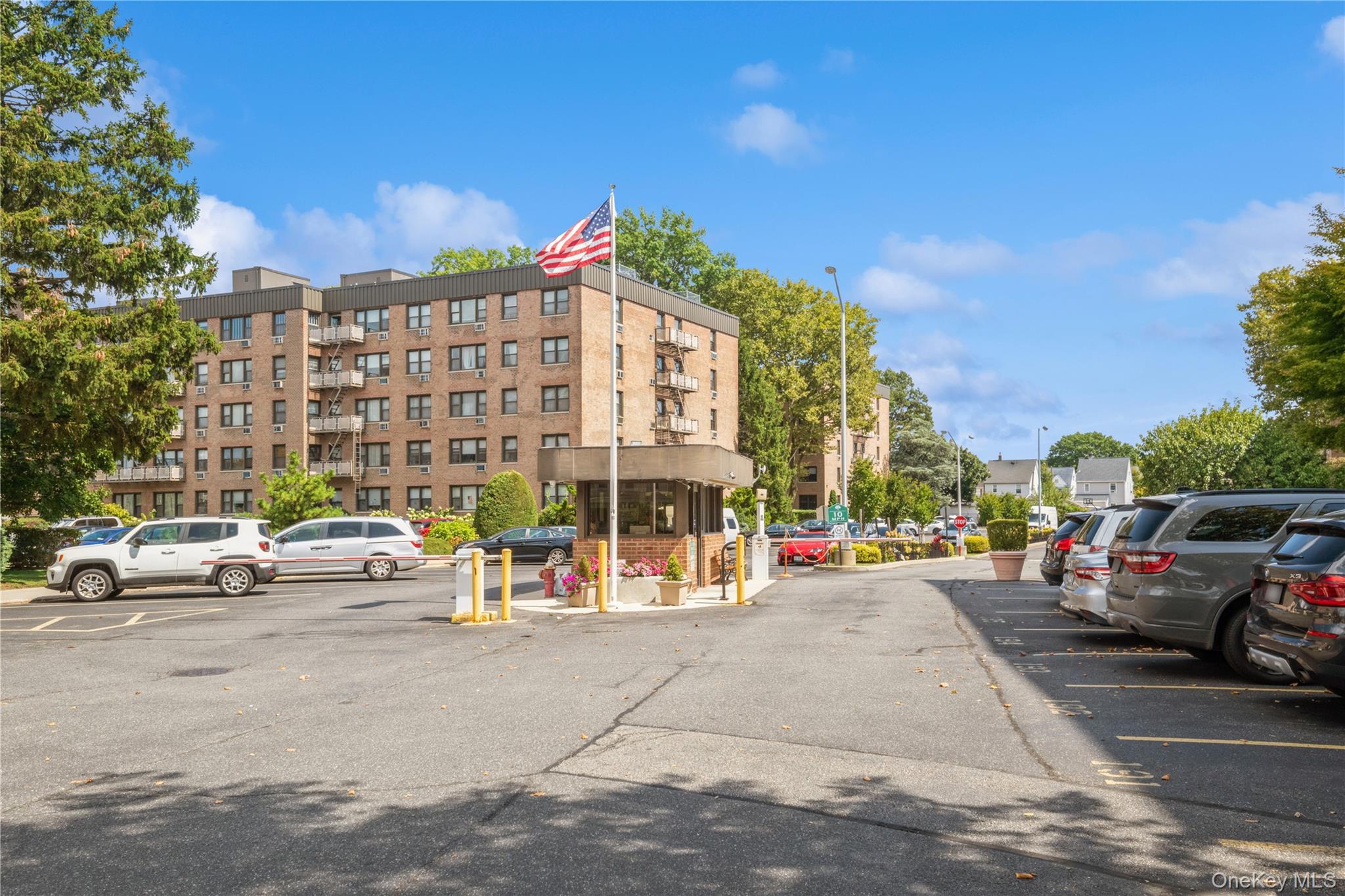 4 Birchwood Court # 5A, Mineola, NY 11501