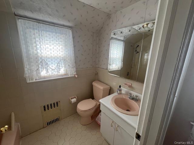 33 Elmwood Avenue, Hempstead, NY 11550