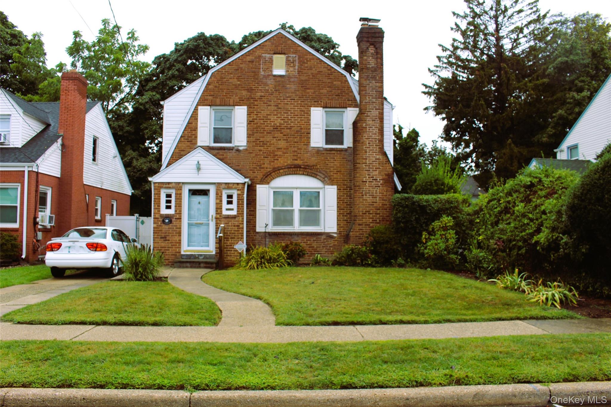 33 Elmwood Avenue, Hempstead, NY 11550