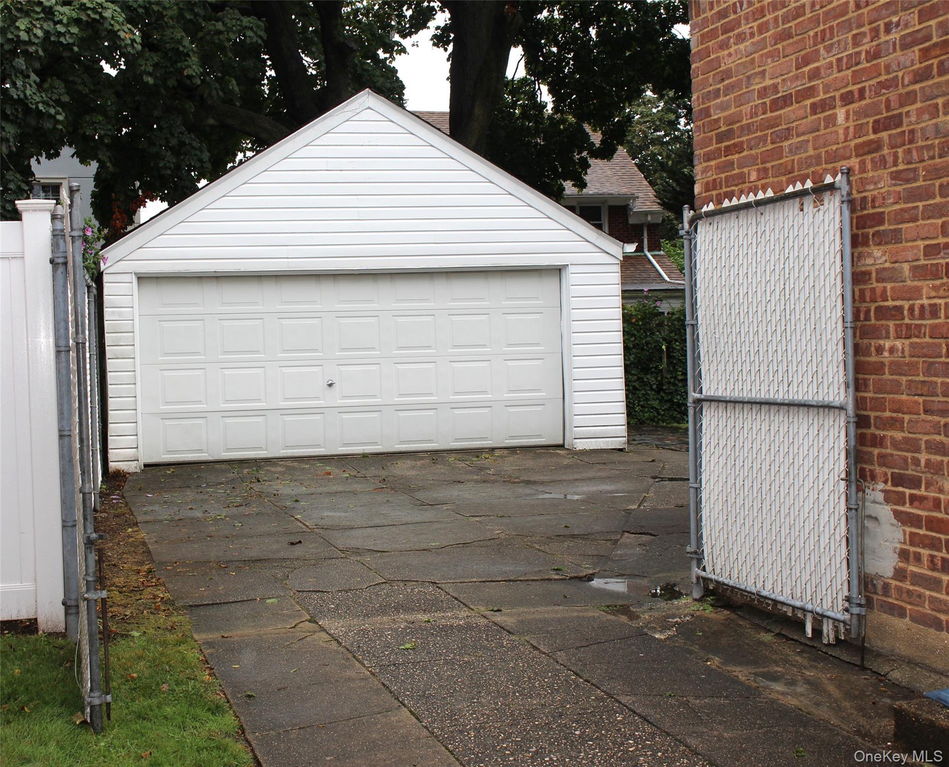 33 Elmwood Avenue, Hempstead, NY 11550