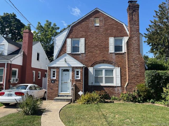 33 Elmwood Avenue, Hempstead, NY 11550