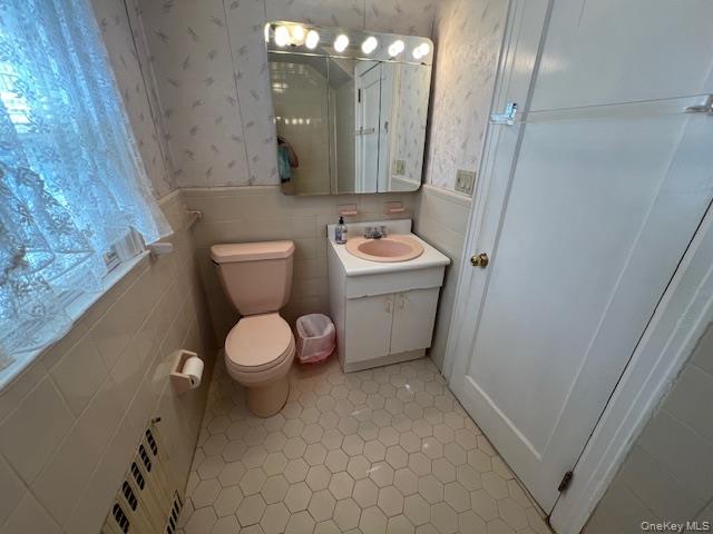 33 Elmwood Avenue, Hempstead, NY 11550