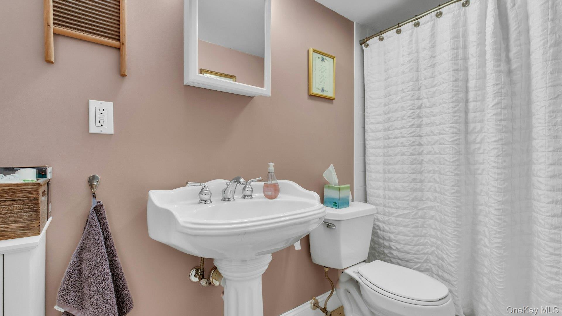 248 Waterford Road, Oakdale, NY 11769