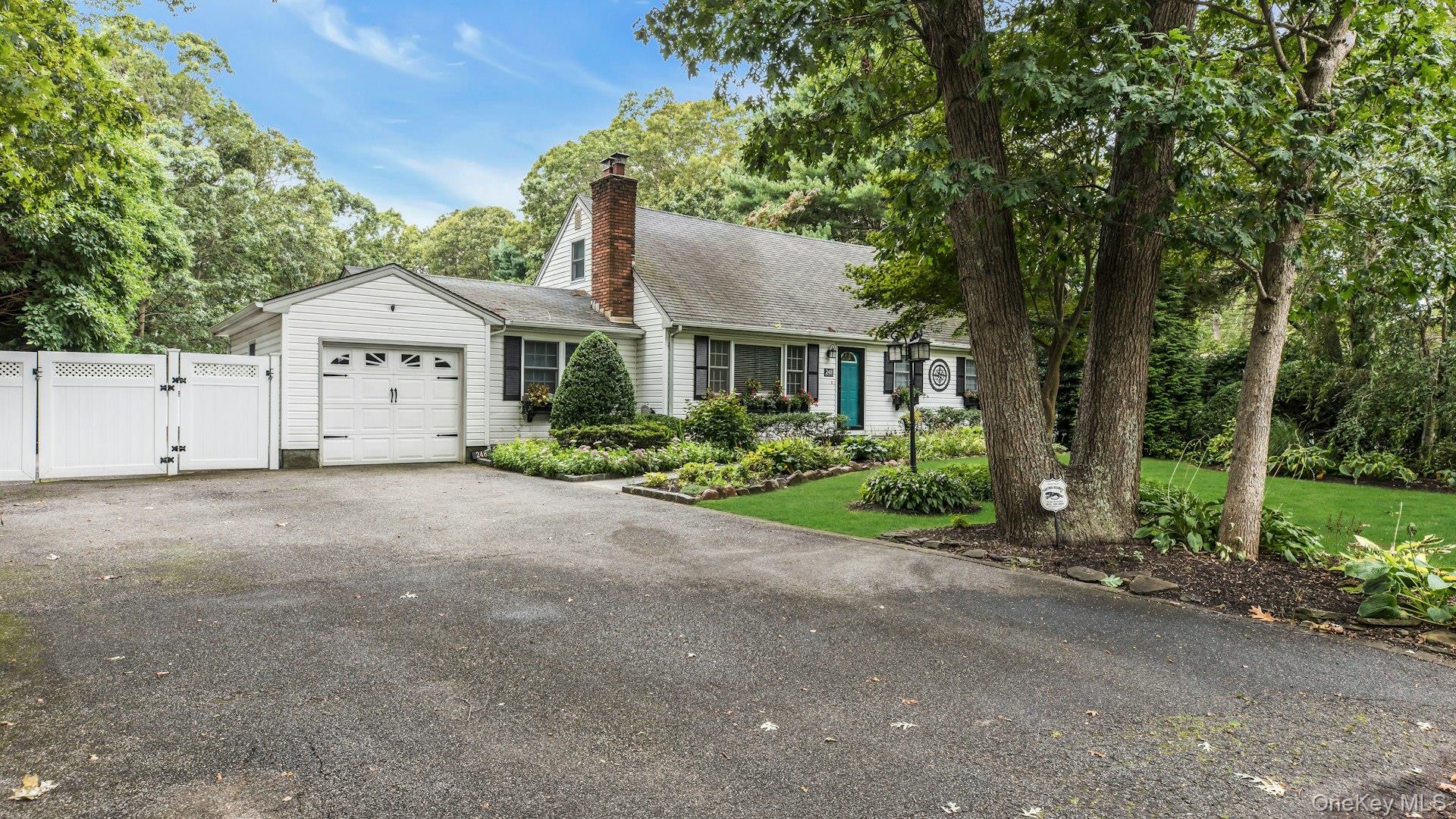 248 Waterford Road, Oakdale, NY 11769