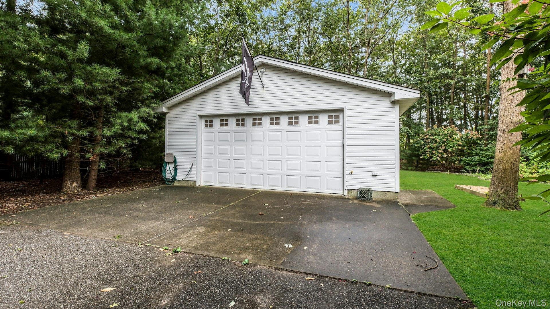 248 Waterford Road, Oakdale, NY 11769