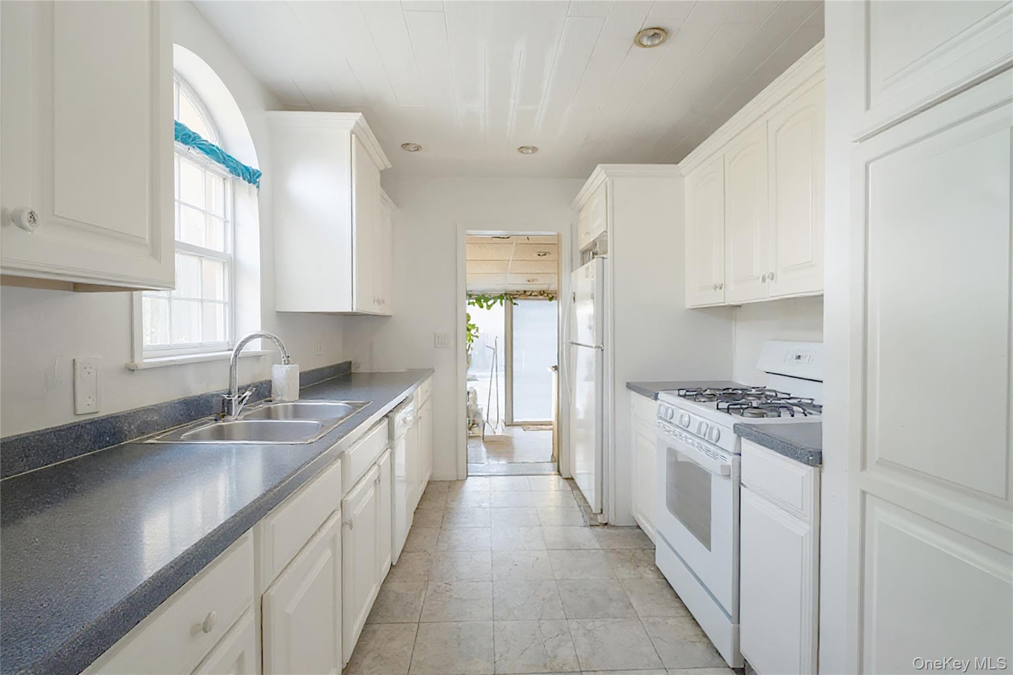 75 Peninsula Boulevard, Valley Stream, NY 11581