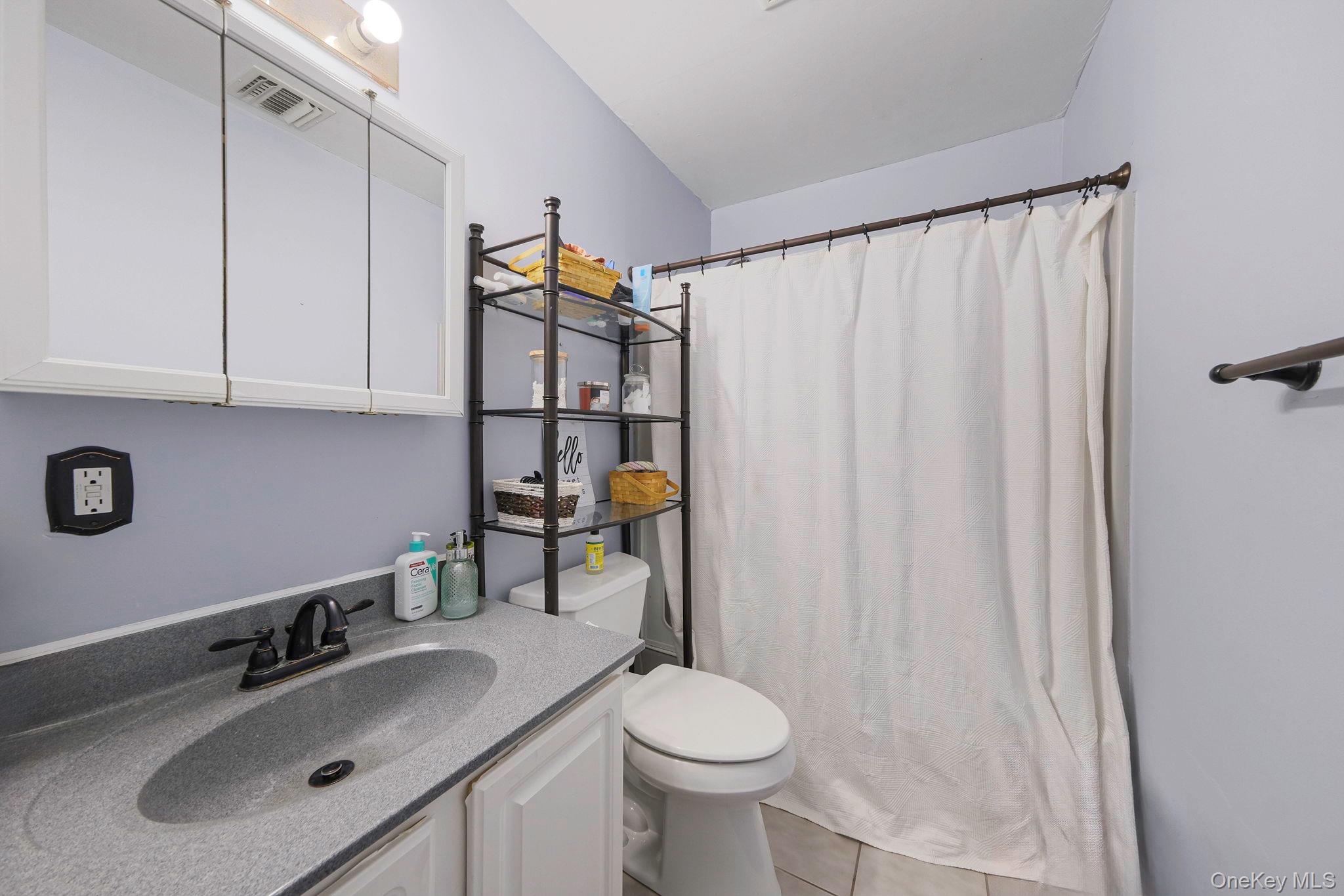 5 Bridal Path, Center Moriches, NY 11934