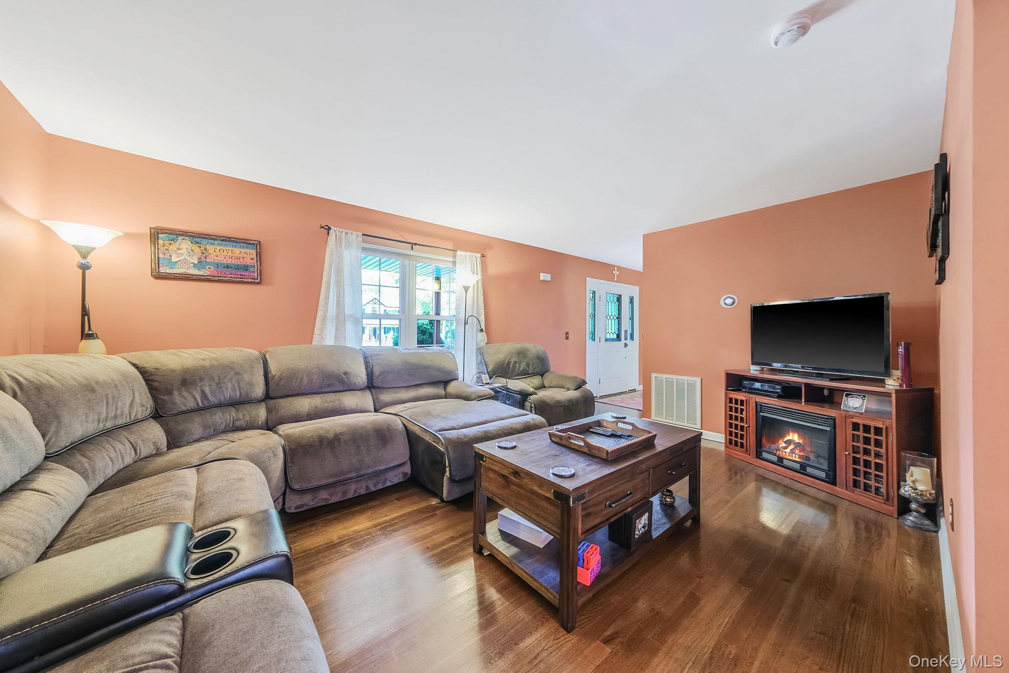 5 Bridal Path, Center Moriches, NY 11934