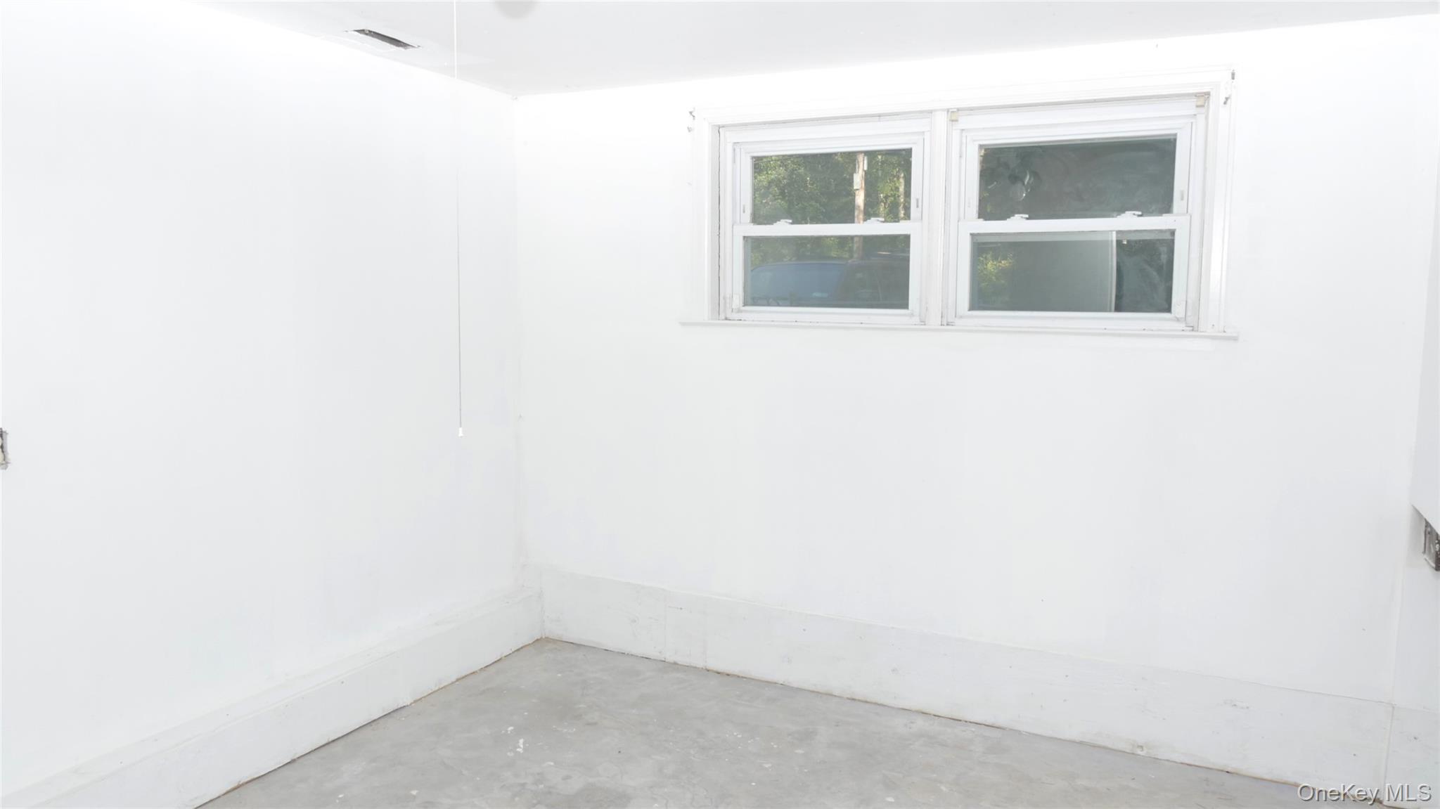 43 Cardinal Rd, Hyde Park, NY 12538