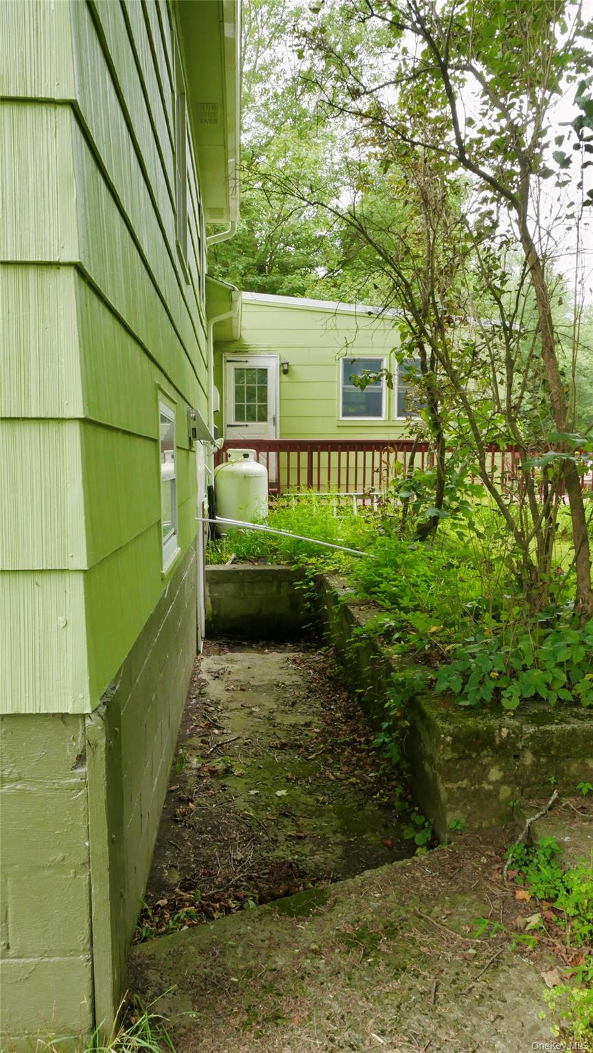 43 Cardinal Rd, Hyde Park, NY 12538