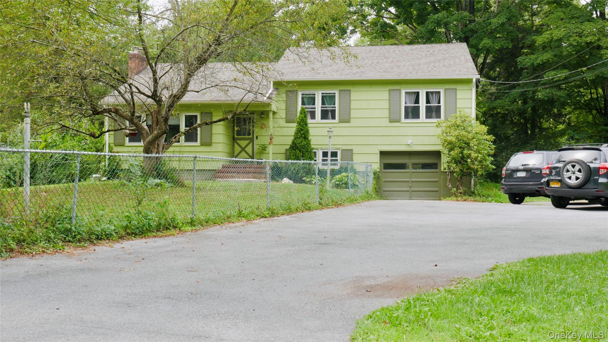 43 Cardinal Rd, Hyde Park, NY 12538