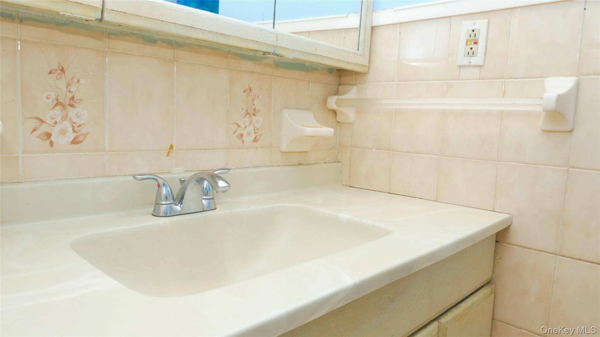 43 Cardinal Rd, Hyde Park, NY 12538