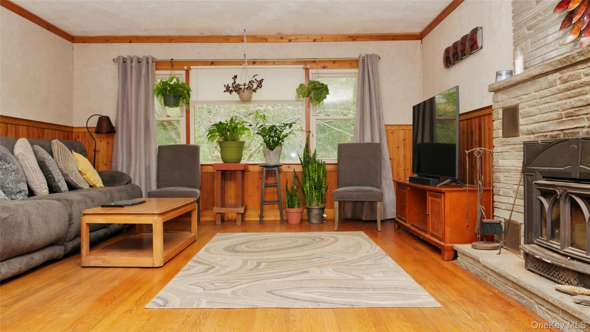 43 Cardinal Rd, Hyde Park, NY 12538