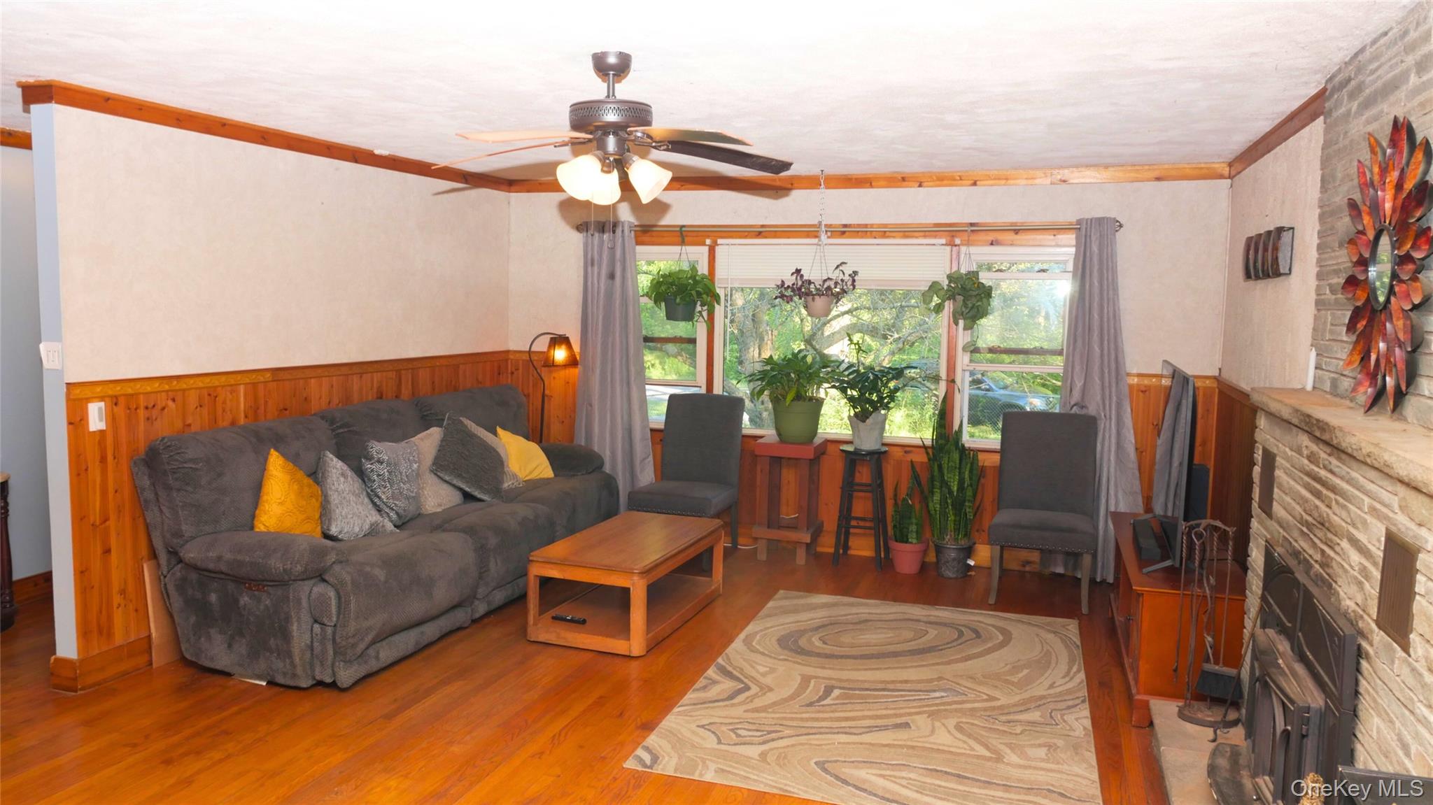 43 Cardinal Rd, Hyde Park, NY 12538