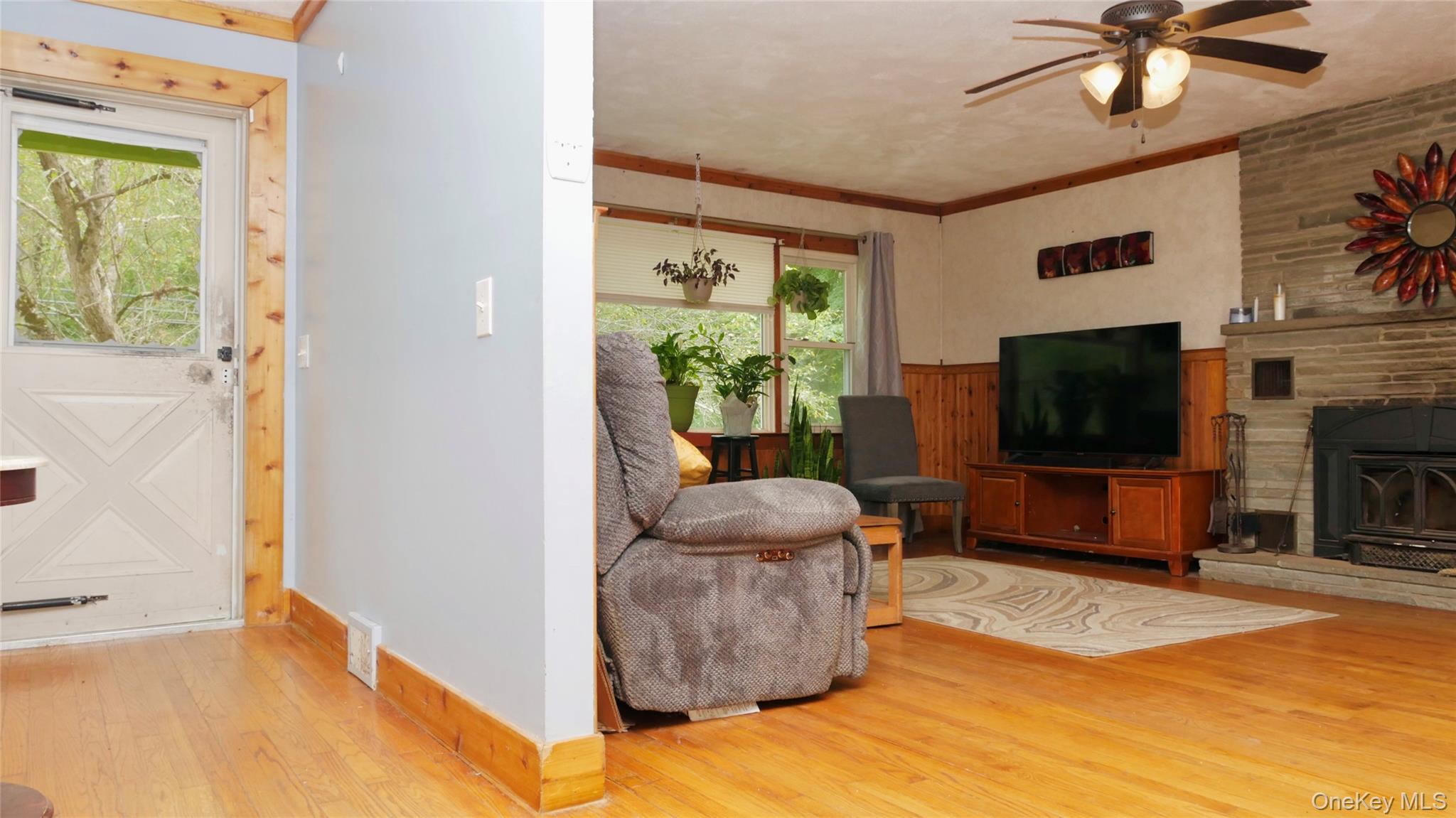 43 Cardinal Rd, Hyde Park, NY 12538