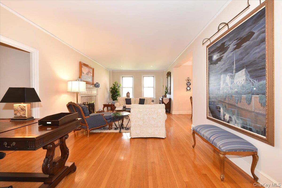 8 BARSTOW Road # 5-B, Great Neck, NY 11021