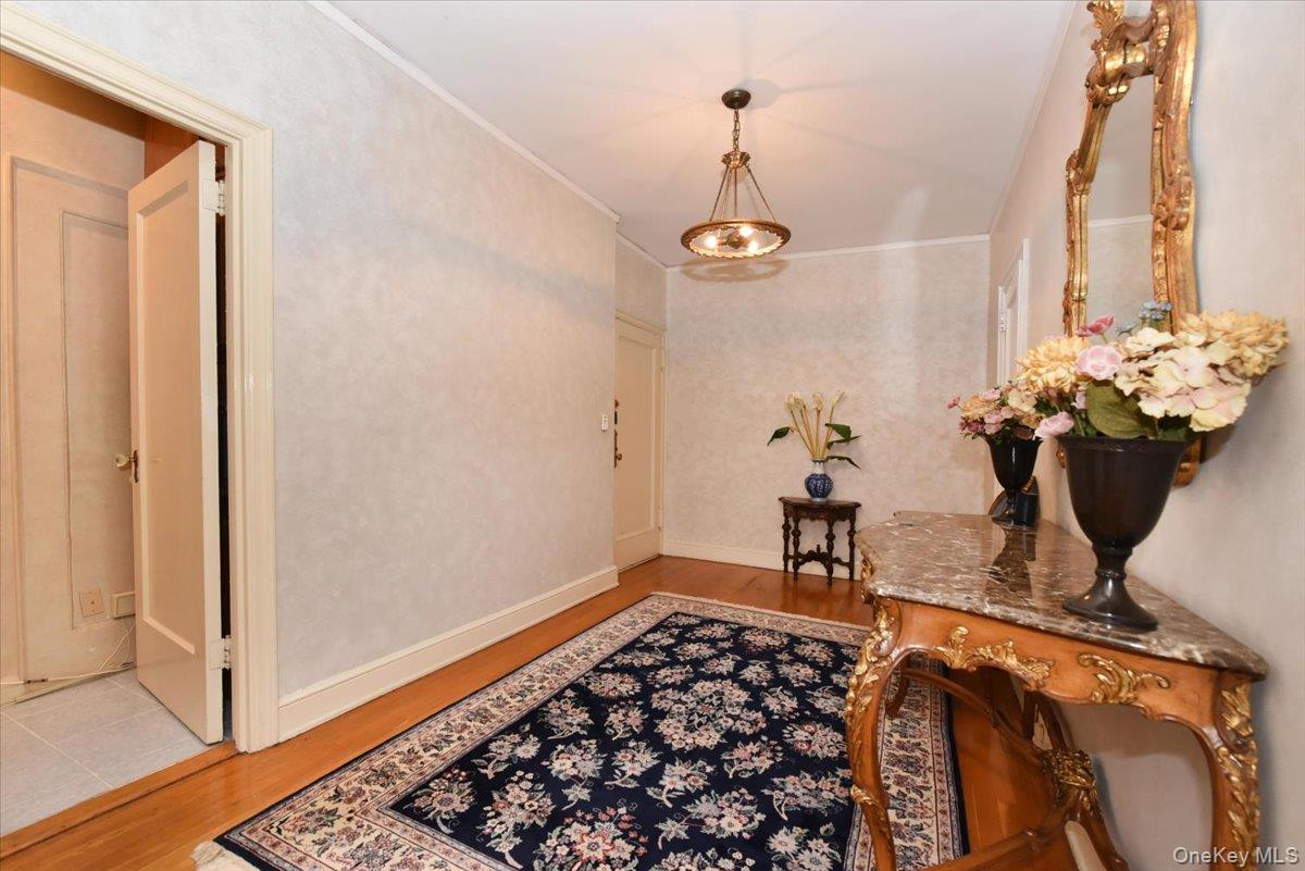 8 BARSTOW Road # 5-B, Great Neck, NY 11021