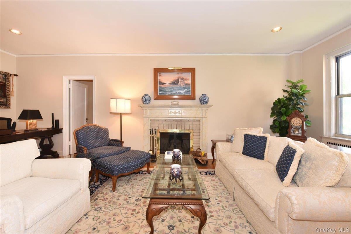 8 BARSTOW Road # 5-B, Great Neck, NY 11021